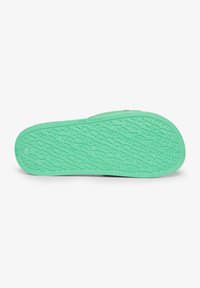 Groene rubberen buitenzool met een gestructureerd patroon, voorzien van herhaalde branding. Glad rand- en rond neurop ontwerp. Lichte constructie.