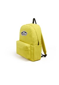 Mochila amarilla con forma redondeada, fabricada con un tejido durable. Cuenta con un bolsillo frontal y un parche con el logo "Off the Wall" de Vans.