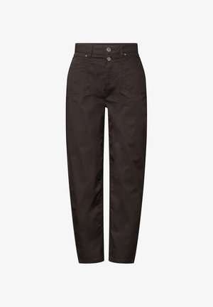 Zwarte broek met rechte pijpen en hoge taille, met knoopsluiting aan de voorkant en zakken, gemaakt van gladde stof.