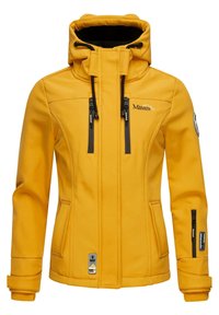 Veste en softshell jaune avec col montant, poches zippées noires et détail logo. Manches avec poignets élastiques et capuche ajustable avec cordon de serrage.