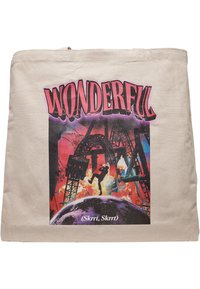 Leinen-Einkaufstasche mit grafischem Druck. Das Design zeigt kräftige pinke Schriftzug "WUNDERBAR" und lebendige Farben, die eine Action-Szene darstellen.