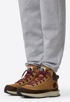 BACK TO BERKELEY IV UNISEX - Pohodniški čevlji - almond butter/demi tasse brown