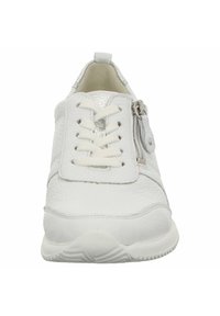 White leather sneakers with a textured surface, featuring lace-up design and side zipper. Rounded toe and cushioned sole.