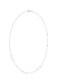 Sølvkæde med skiftevis små sorte og sølvfarvede perler samt en lås. Simpelt design og glat tekstur.