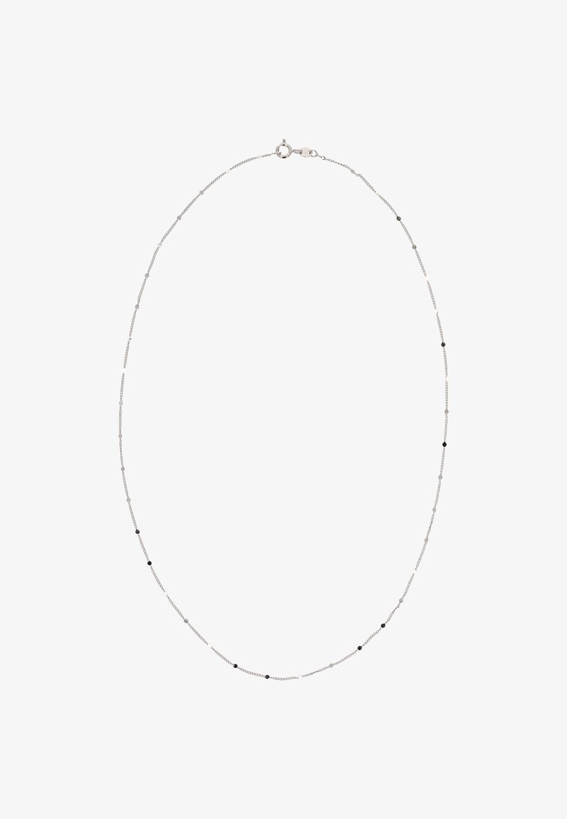 Sølvkæde med skiftevis små sorte og sølvfarvede perler samt en lås. Simpelt design og glat tekstur.