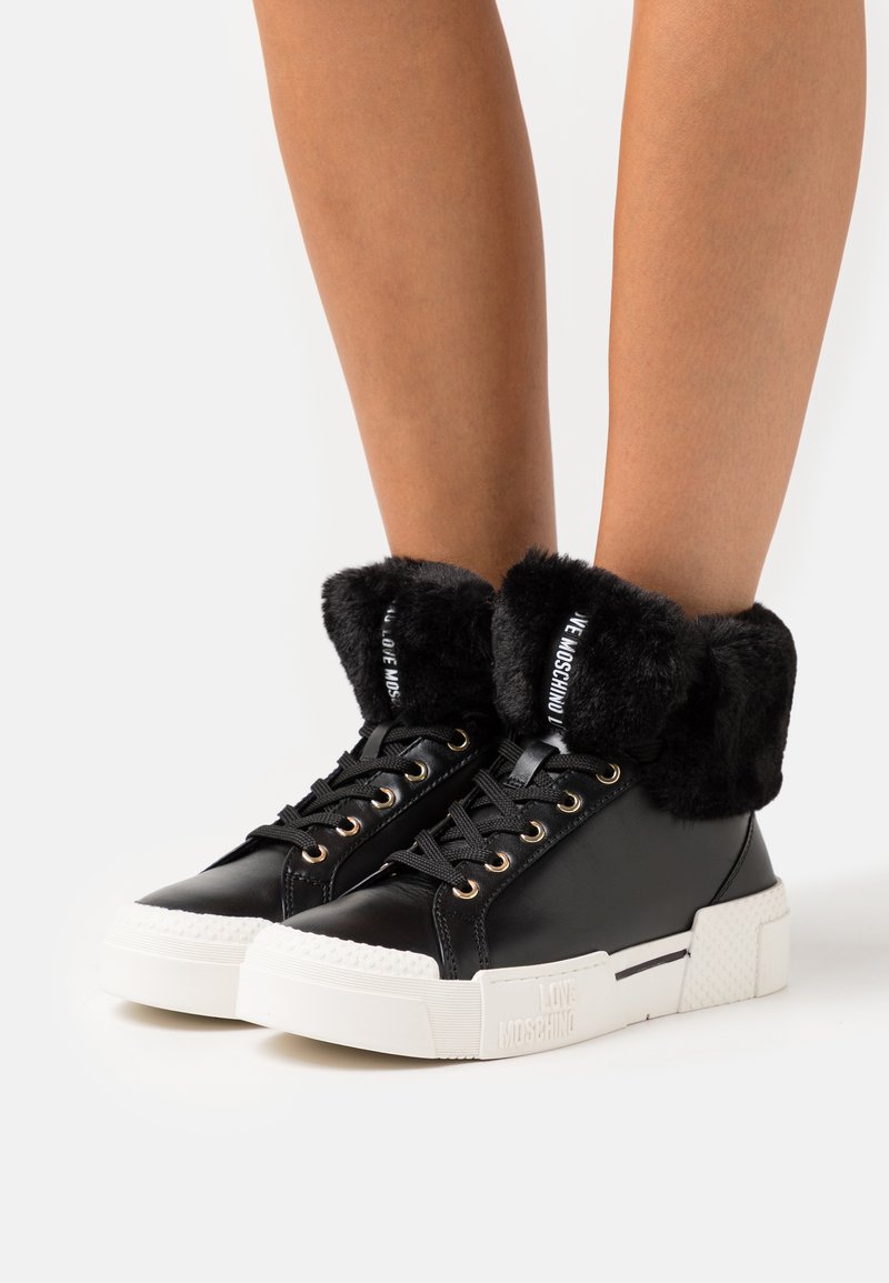 basket chaussette moschino femme