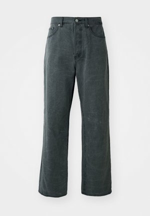 Vaqueros de patas anchas en gris oscuro, hechos de denim, con una cintura alta, diseño de cinco bolsillos y una sutil textura desgastada.