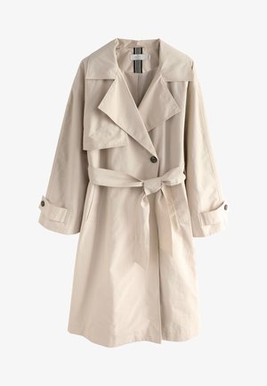 Béžový trenčkot po kolená s klopovým golierom, jedným gombíkom, látkovým opaskom zviazaným v páse a zapínanými pásikmi na rukávoch.