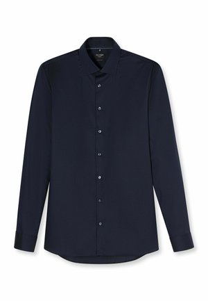 Dunkel marineblaues, langärmliges Hemd mit klassischem Kragen und Manschetten, ordentlich flach auf einem weißen Hintergrund ausgelegt.
