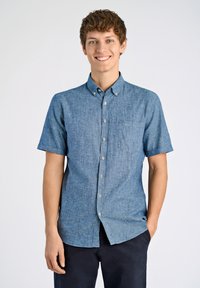 Korte mouwen button-up shirt van lichtblauwe stof met een gestructureerde afwerking, voorzien van een borstzak en lichtgekleurde knopen.