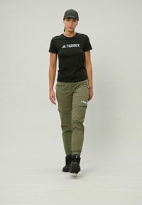 Adidas Terrex UTILITAS - Lauko kelnės - olive strata