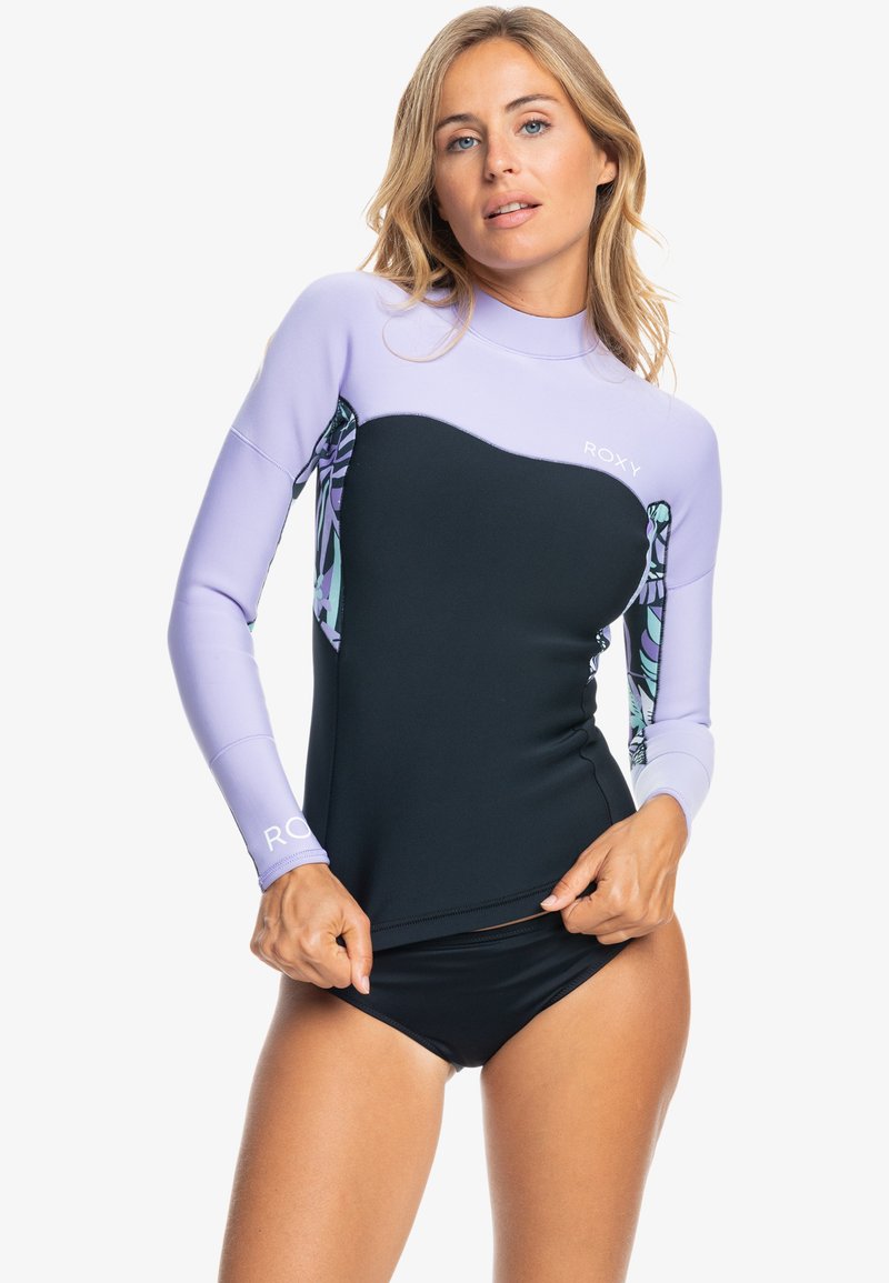 Neopreno con torso negro, mangas lavanda y acentos laterales con un patrón floral. Fabricado con material elástico para mayor comodidad y ajuste.