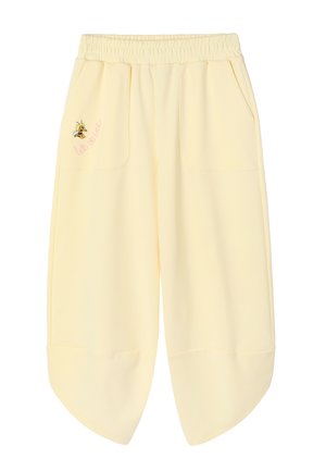 Pantaloni largi galben deschis cu talie elastică, buzunare aplicate în față și un mic grafic cu o albină și textul „let it bee” pe buzunarul din stânga.