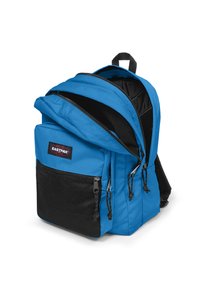 Zaino blu con tasca frontale in rete nera. Scomparti con doppia cerniera, schienale imbottito e spallacci regolabili. Tessuto resistente e design strutturato.