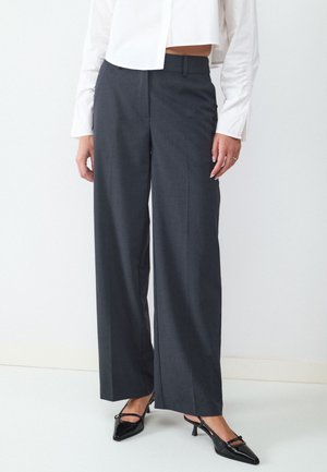 Balmohk, TROUSERS WIDE LEG TROUSERS - Pantalon classique - concrete grey