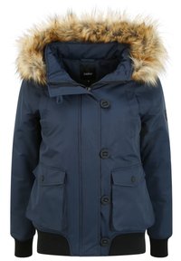 Veste d'hiver bleu marine avec capuche bordée de fourrure, fermeture éclair et boutons sur le devant, poches à rabat et poignets et ourlet côtelés noirs.