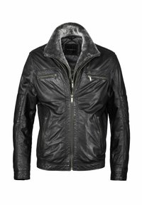 Chaqueta de cuero negra con un suave collar de piel sintética gris, cierre con cremallera en la parte delantera y múltiples bolsillos con cremallera en el pecho y los lados.