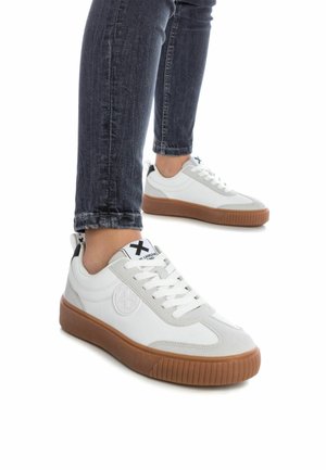 XTI Zapatillas - white