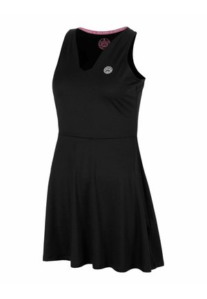 Robe noire sans manches avec col en V, taille cintrée, jupe évasée, petit logo blanc sur la poitrine, et bordure intérieure de col rose avec texte.