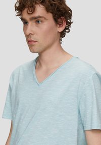 QS MELIERTES   nakrapiany turkus