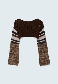 Pull court tricoté marron avec motif ajouré, manches rayées en blanc, noir, beige et poignets évasés marron chiné.