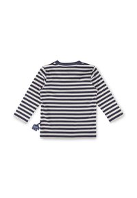 Marineblau-weiße gestreifte langärmelige Bluse mit Rundhalsausschnitt, die über Druckknöpfe an der Schulter und ein Etikett an der Seite verfügt.