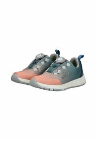 Sportschuhe mit einem verlaufenden Design in Grau, Teal und Pink, einem Mesh-Obermaterial, zwei Druckknopfverschlüssen und einer strukturierten Gummisohle.