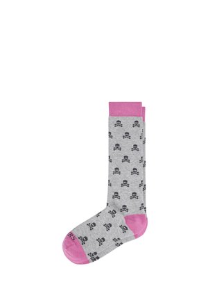 Calcetines grises con un patrón de calaveras negras, detalles en color rosa en el puño y la punta. Hechos de un material suave y elástico para mayor comodidad.