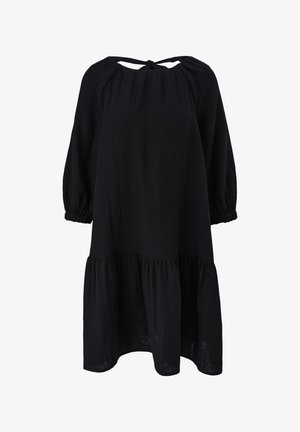 Zwarte jurk van lichte stof, met een ronde halslijn met een strik, lange mouwen met elastische manchetten en een gelaagd zoom.