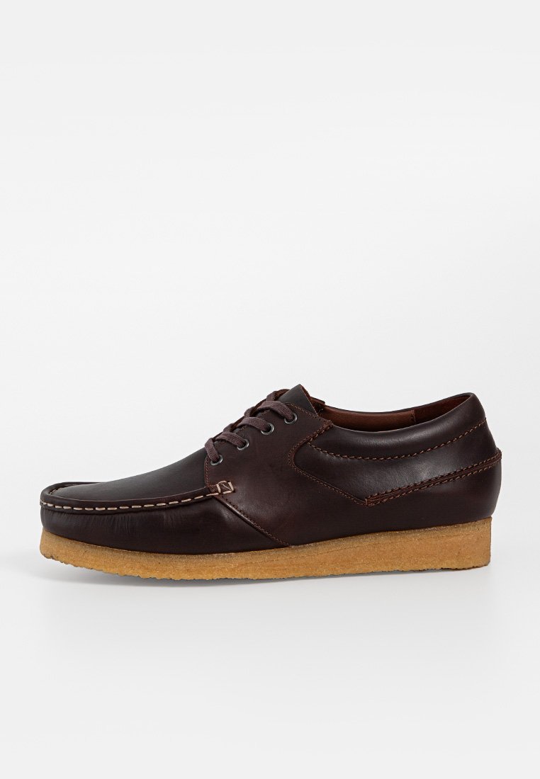 Zapatos con cordones