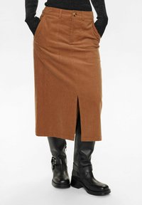 NUSHOSHANNA - Pennkjol - bronze brown