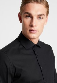 Seidensticker Slim Fit 1/1 Kent Damen - Bügelfreie Bluse mit Kent Kragen
