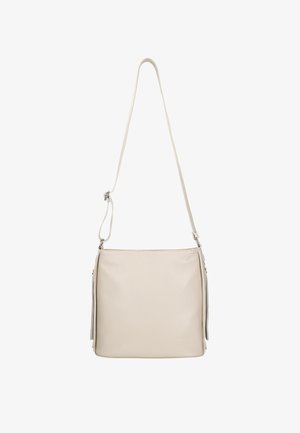 Beżowa skórzana torebka na ramię o gładkiej fakturze, regulowanym pasku i minimalistycznym designie. Posiada boczne frędzle jako dodatkowy detal.