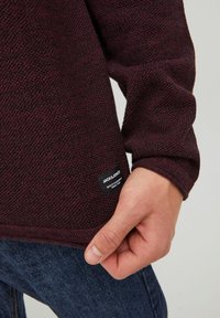 Jack & Jones JJEHILL CREW NECK  - Stickad tröja - port royale/black