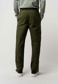 MELA RAJESH - Cargobroek - dark olive