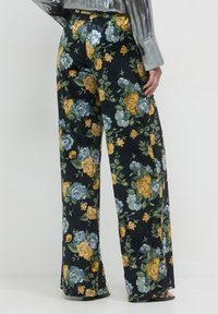 Calliope FANTASIA  - Pantalon classique - variante