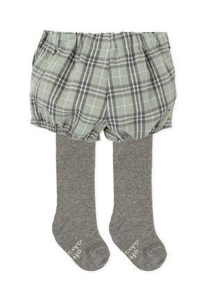 Pantalones cortos de cuadros verdes con cintura elástica, combinados con calcetines grises hasta la rodilla, que cuentan con punteras reforzadas y una textura suave.