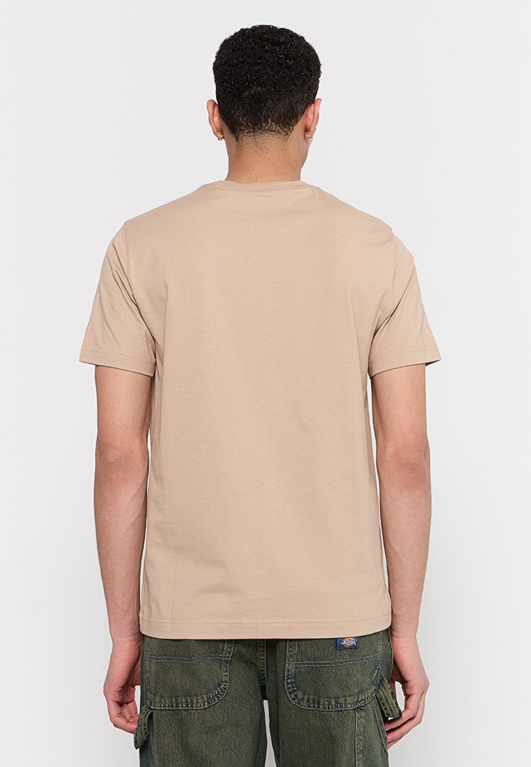 REGULAR FIT