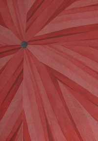 Ombrello di carta rosso con un design radiale composto da segmenti triangolari sovrapposti e un pulsante centrale nero. Aspetto testurizzato.