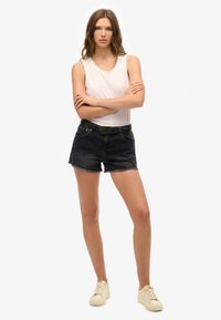 Superdry MID RISE HOT  - Jeansshort - roseland washed black