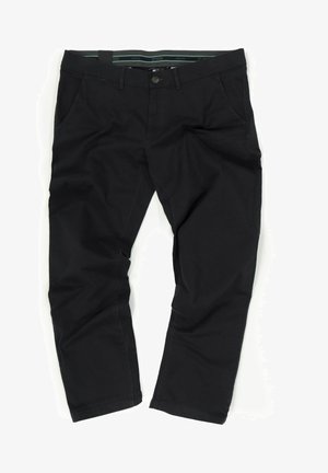 Pantalones casuales negros hechos de un material flexible, con cierre de botón, trabillas para cinturón y bolsillos laterales, con una textura suave y un corte recto.