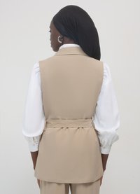 Calliope Smanicato - beige