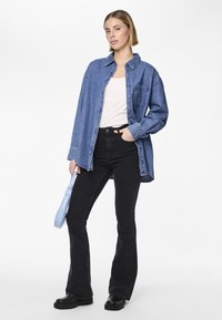 Pieces PCPEGGY - Traperice krojene za nošenje s čizmama - black