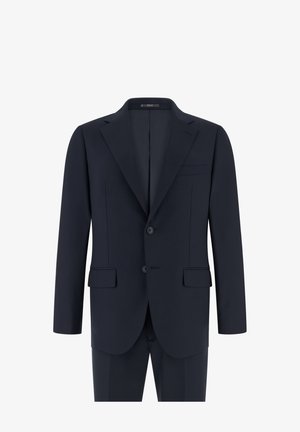 Tummansininen yksirivinen puku, jossa on lovikaulukset, kaksi nappia, läppätaskut ja siihen kuuluvat housut.