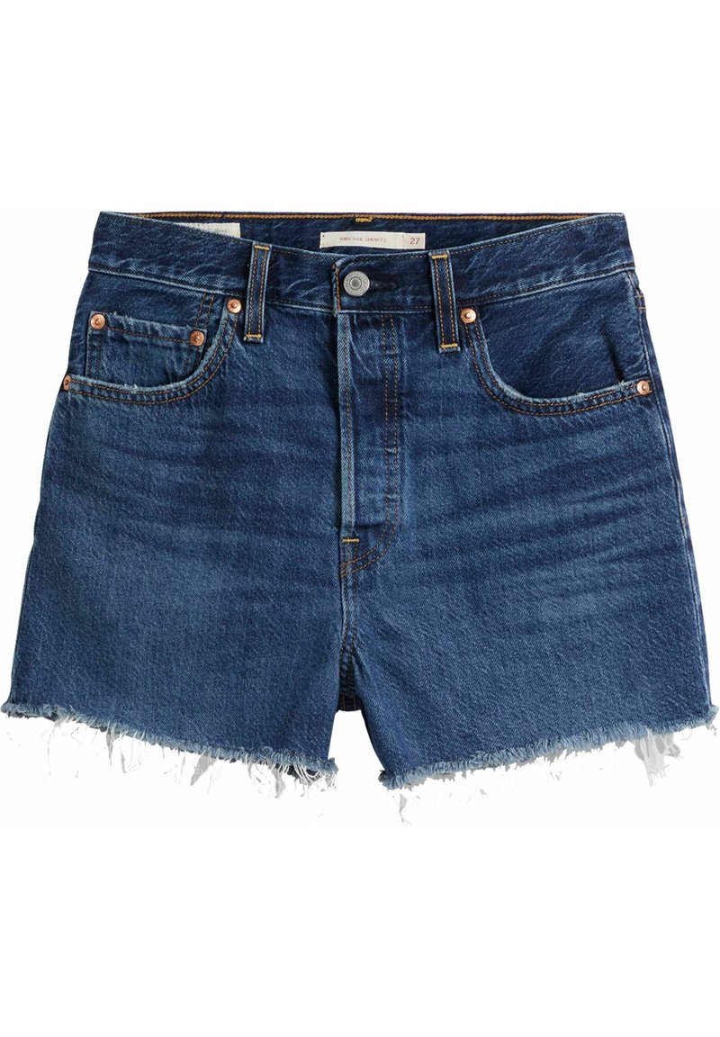 Džínové šortky v tmavě modré barvě s roztrhaným lemem, čtyřmi kapsami, měděnými nýty a zapínáním na knoflík vpředu. Materiál je měkký s jemnou texturou.
