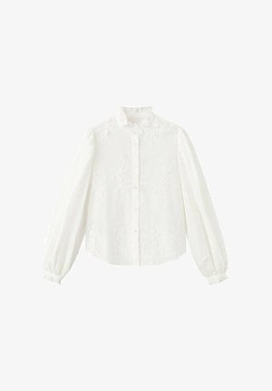 Blusa blanca de manga larga con bordado floral, cierre frontal con botones, cuello con volantes y puños con volantes.