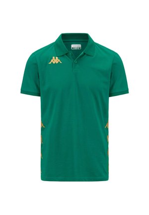 Polo verde in cotone con colletto classico. Presenta il logo Kappa dorato sul petto e motivi ripetuti lungo i lati.