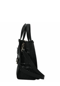 Zwarte geweven handtas met gestructureerde vorm, leren accenten, dubbele bovenhandvatten en een verstelbare schouderriem. Opvallend metalen hardwaredetail.