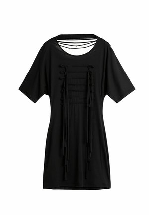 Vestito nero a maniche corte con scollo rotondo caratterizzato da intagli a scaletta e lunghe strisce di tessuto pendenti al centro frontale.