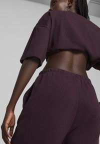 Puma BETTER CLASSICS RELAXED  - Treningo apatinė dalis - midnight plum
